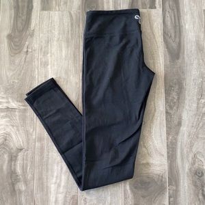 Women’s TNA stride leggings